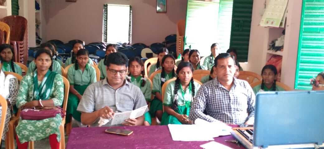 कुंडहित में लगे शिविर में 23 बच्चों के नेत्र हुई जांच