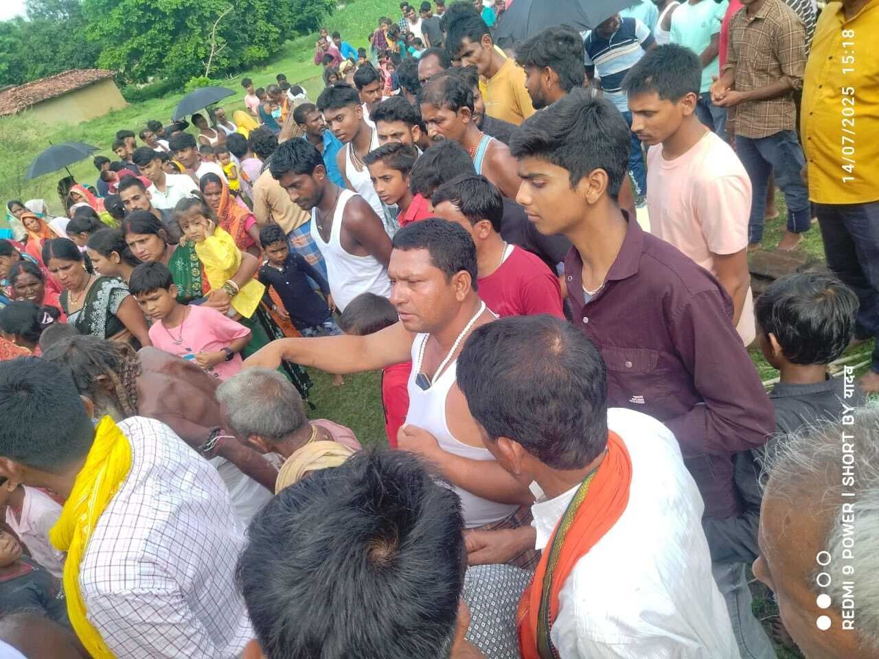 पहली सोमवारी पर बाबा दुबे की हुई पूजा-अर्चना