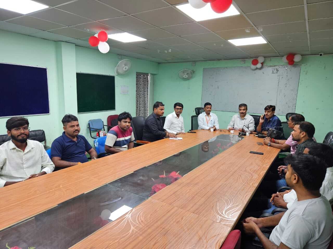 Deoghar news <bha>;</bha> श्रावणी मेले में एंबुलेंस की सेवा सातों दिन 24 घंटे निश्चित रूप से रहे बहाल : डॉ प्रदीप