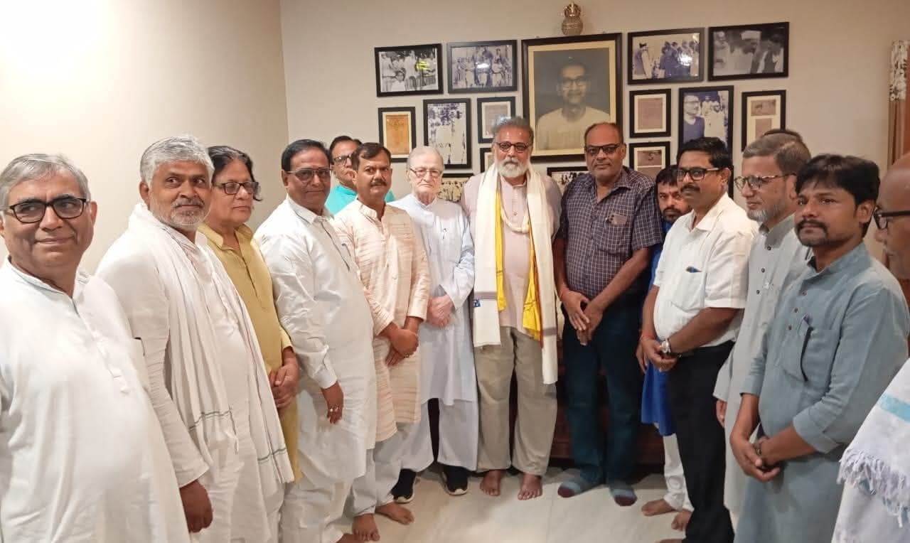 स्वतंत्रता सेनानी ध्वजा साहू के कार्यों से अवगत हुए तुषार गांधी