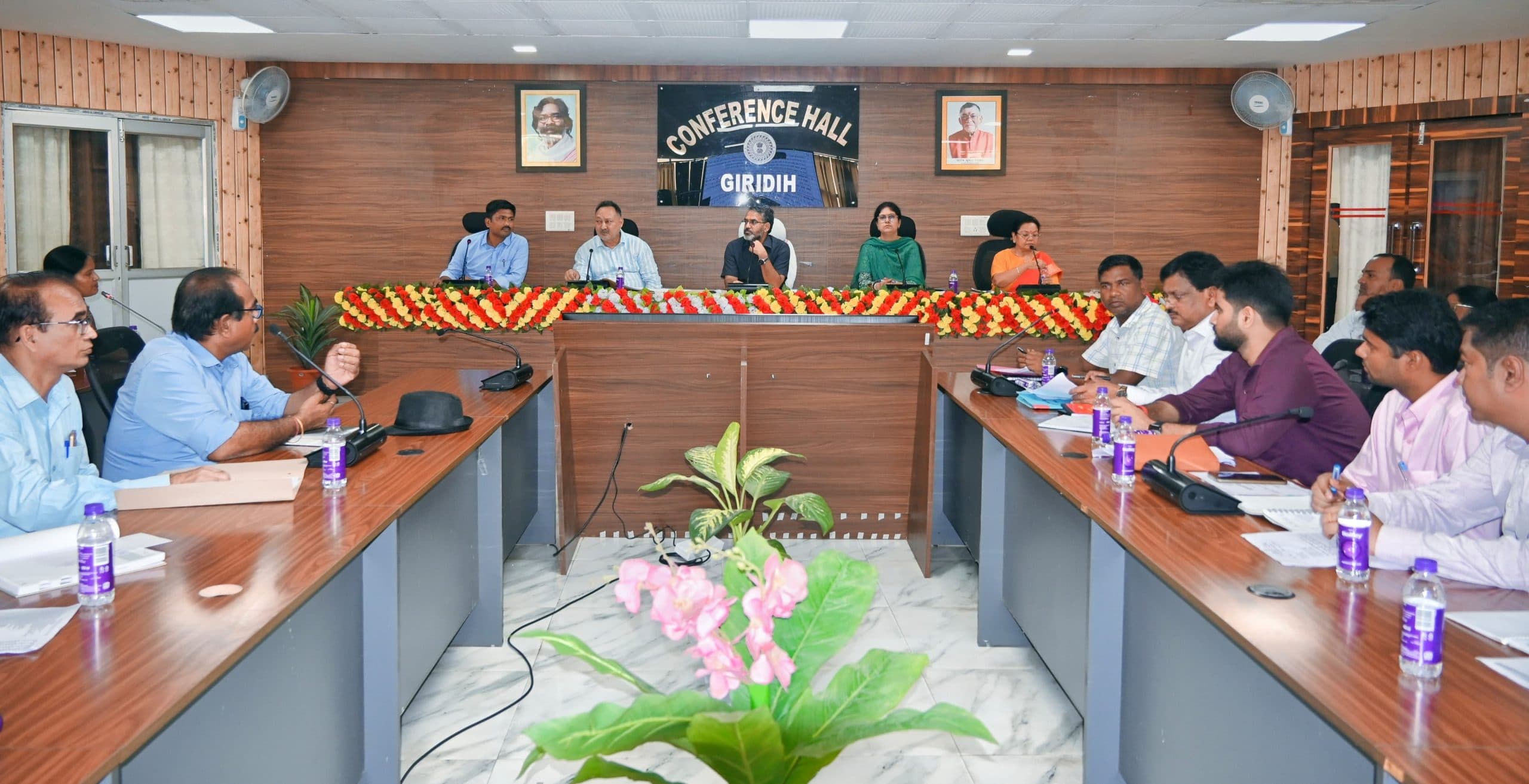 Giridih News :डीसी ने की पीएम अभिम व 15वें वित्त आयोग से संबंधित कार्यों की समीक्षा