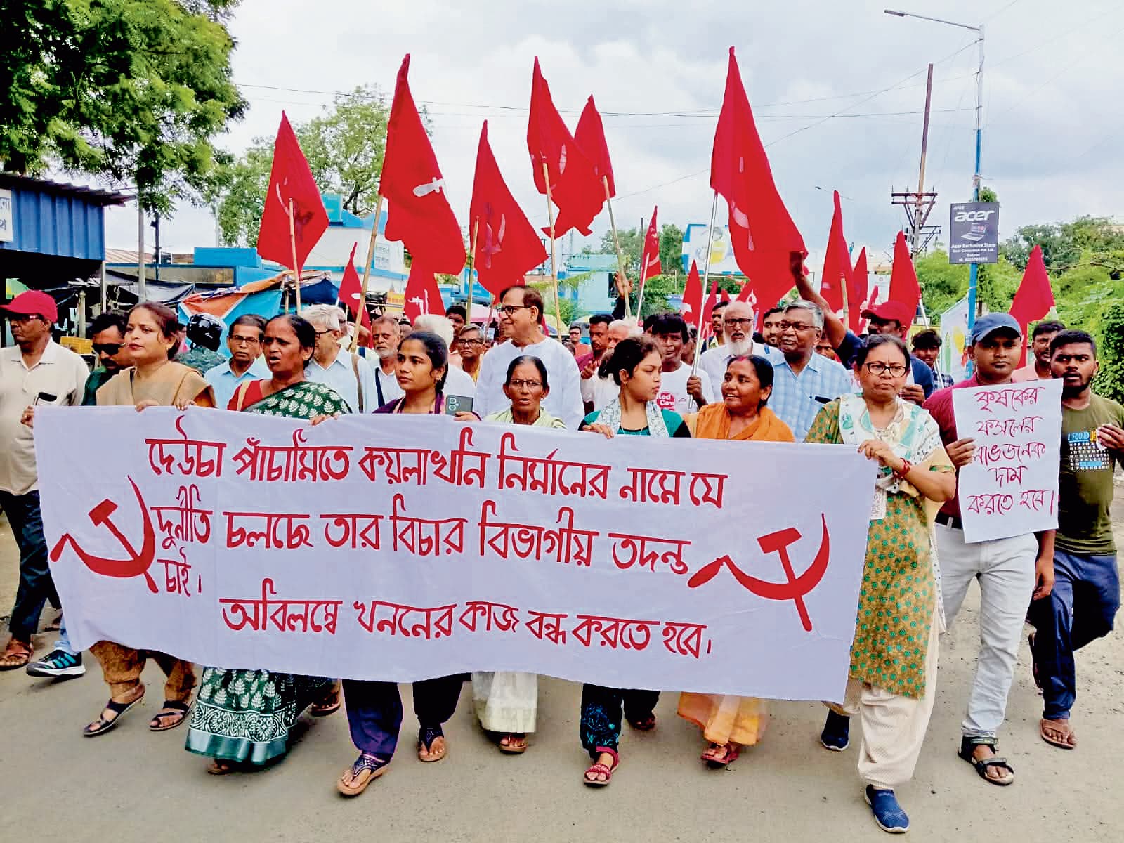 बोलपुर में माकपा की रैली देउचा पचामी का किया विरोध