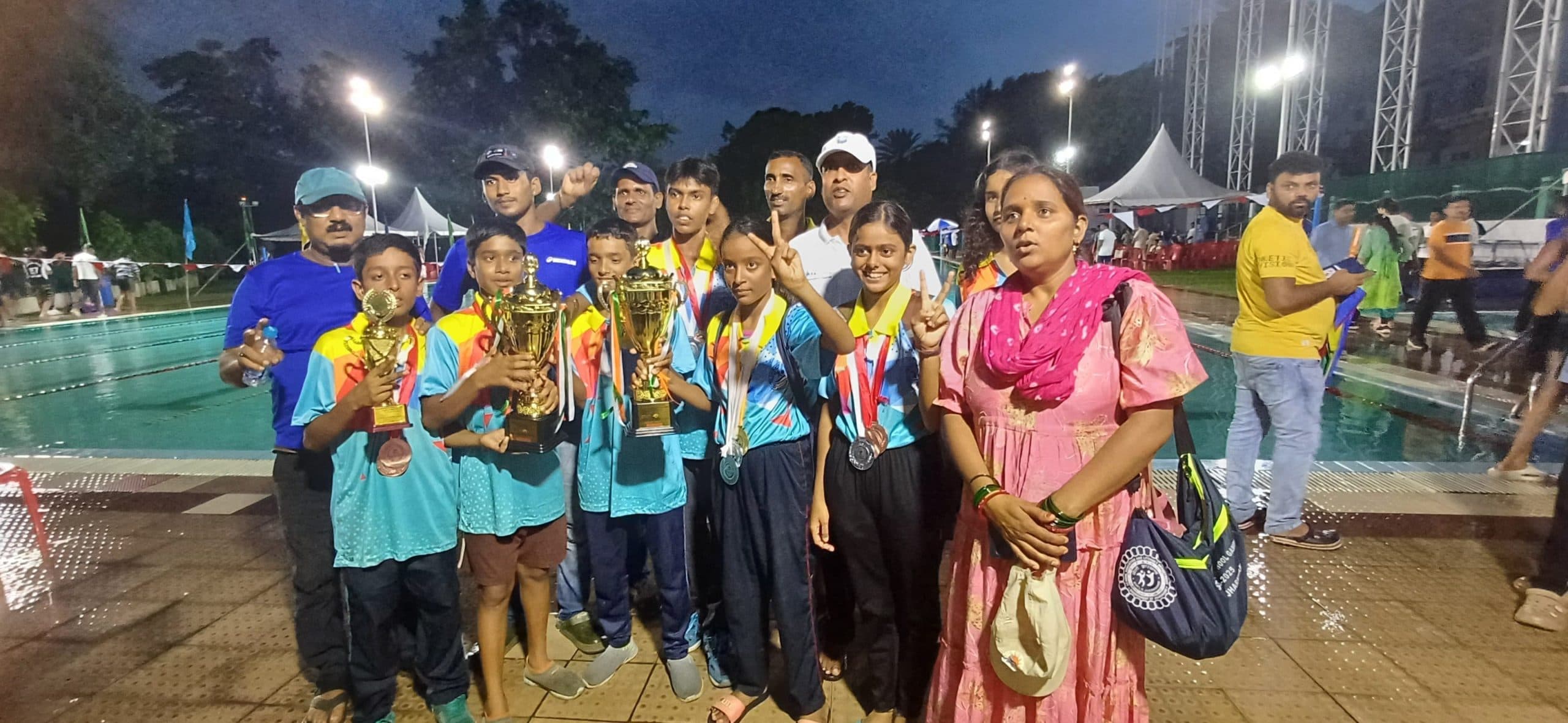 सब जूनियर तैराकी चैंपियनशिप में जामताड़ा टीम बनी चैंपियन