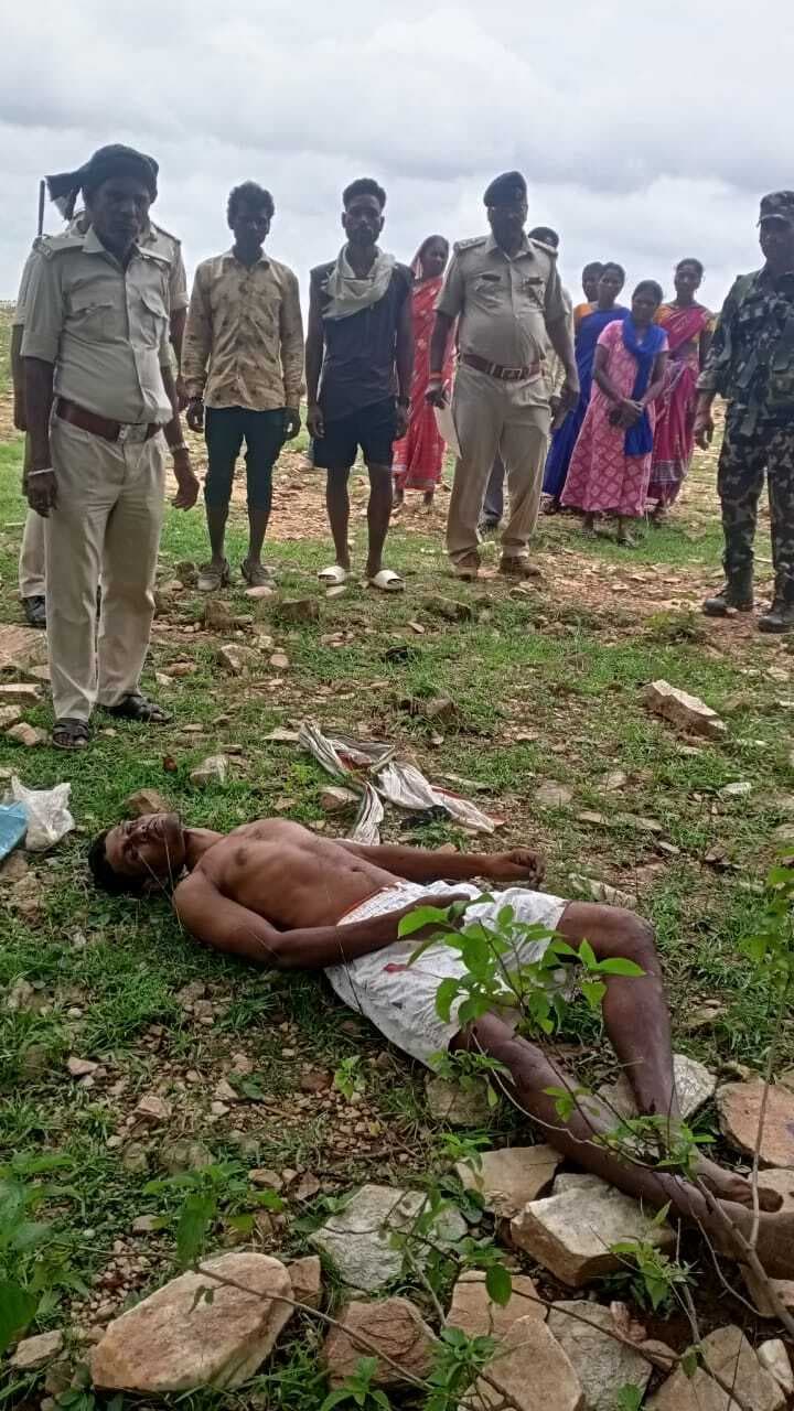 कांवरिया पथ के निकट पेड़ में गमछा के फंदे से लटका मिला युवक का शव, मची सनसनी