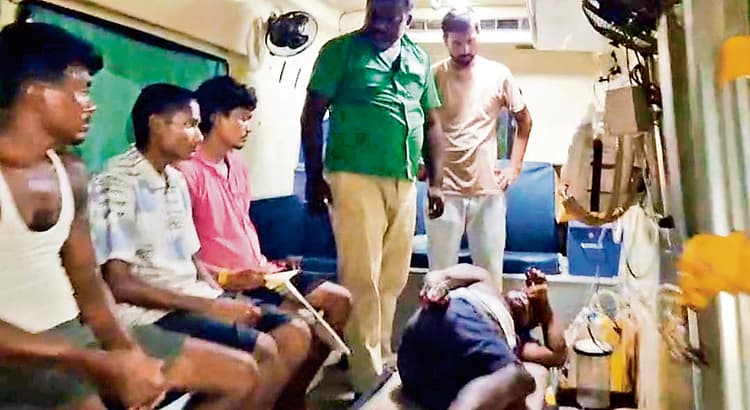 Gopalganj News : बैकुंठपुर में मजदूर को अपराधियों ने मारी गोली, हालत गंभीर, पटना रेफर