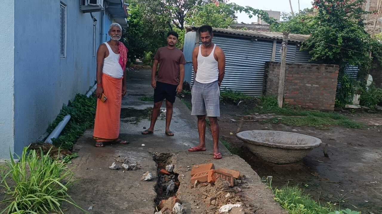पाइप लीकेज के करण तीन माह से ग्रामीणों को नहीं मिल रहा पेयजल