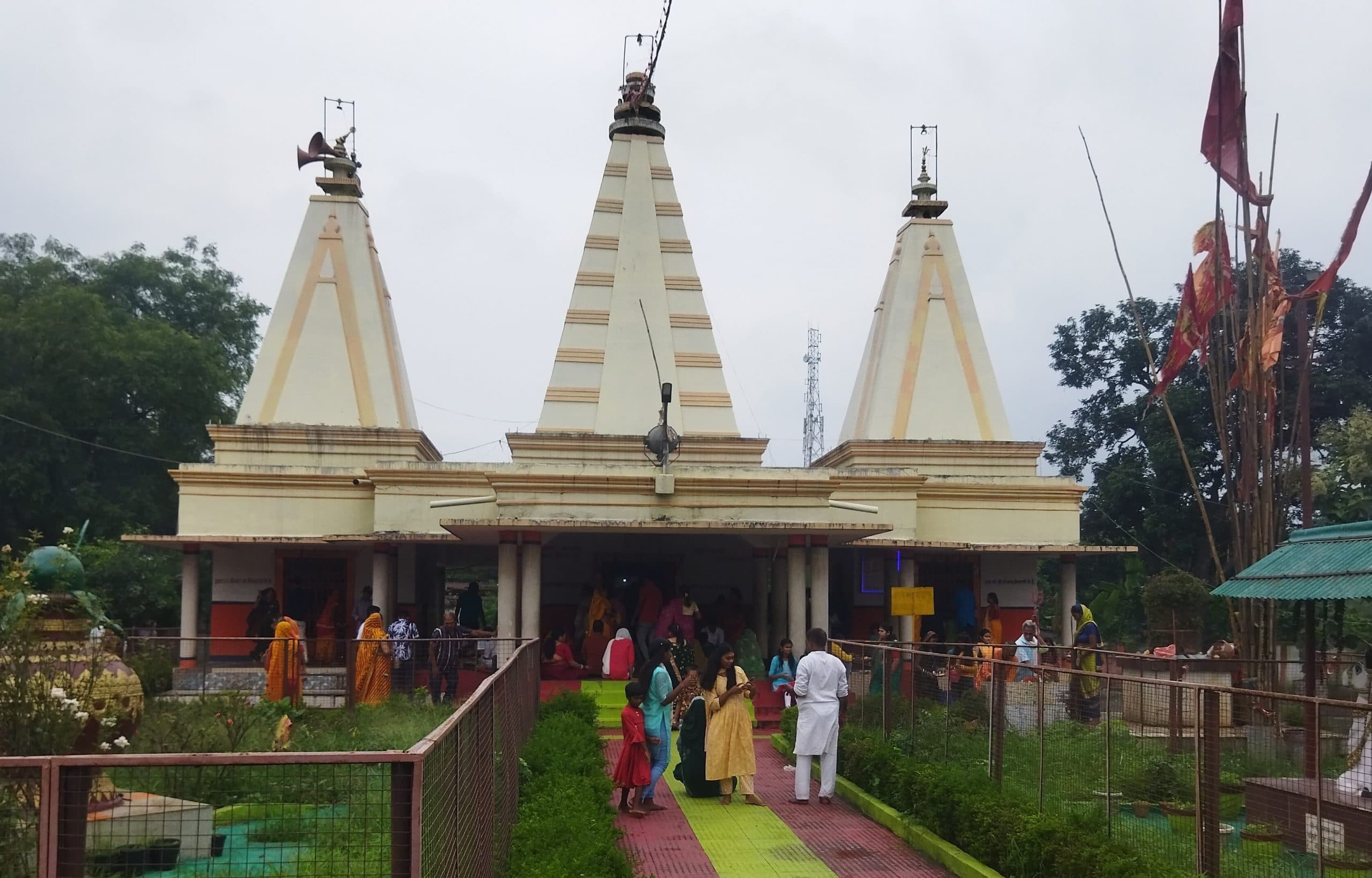 Bokaro News : पहली साेमवारी पर शिवालयों में उमड़े श्रद्धालु