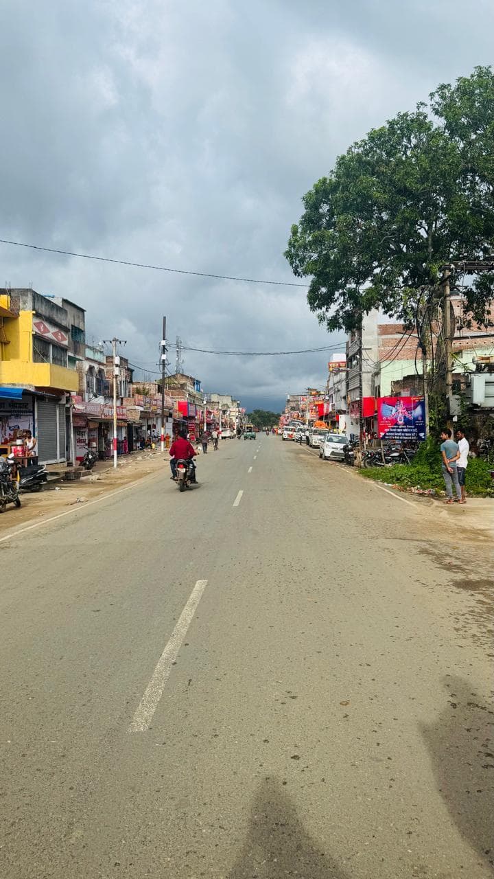 Deoghar news : पहली सोमवारी पर घोरमारा बाजार में पेड़ा की बिक्री हुई कम, दुकानदारों में निराशा