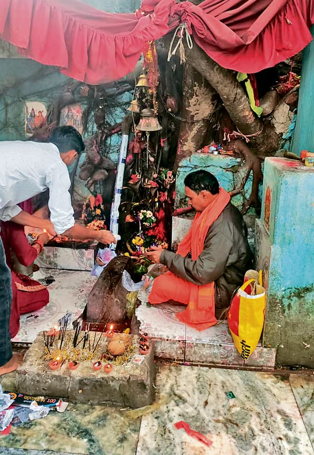 Seraikela Kharsawan News : द्वापर युग में अर्जुन ने की थी भीमखंदा शिवलिंग की पूजा