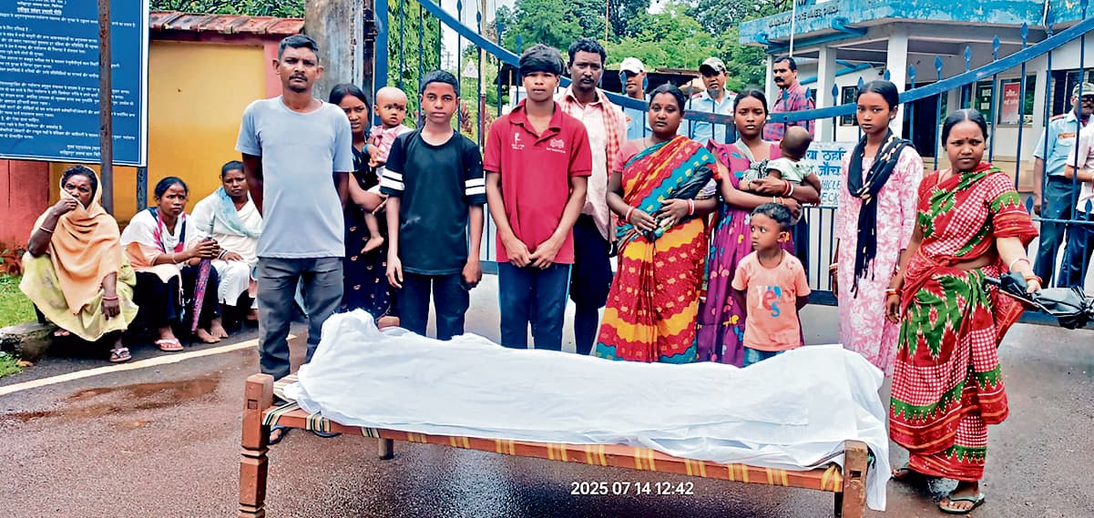 Chaibasa News : सेल अस्पताल में इलाज के दौरान कर्मी की मौत