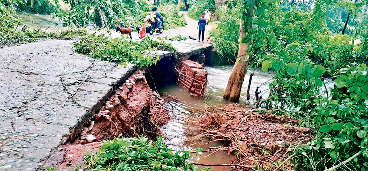 East Singhbhum News : लबालब बुरुडीह डैम की बैरिकेडिंग हुई, लोगों को नहीं जाने की सलाह
