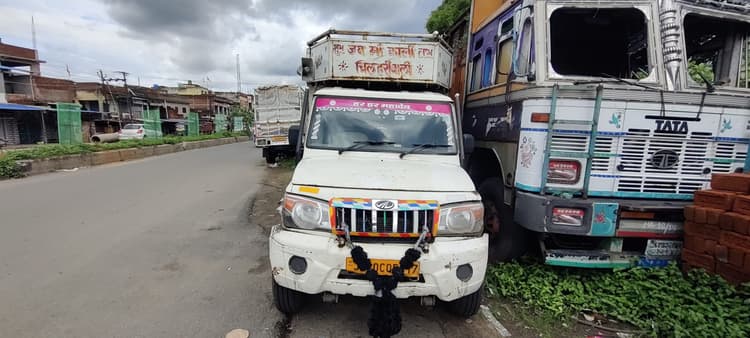 Dhanbad News : राजगंज में पोड़ा कोयला लदा पिकअप वैन जब्त, चालक गिरफ्तार