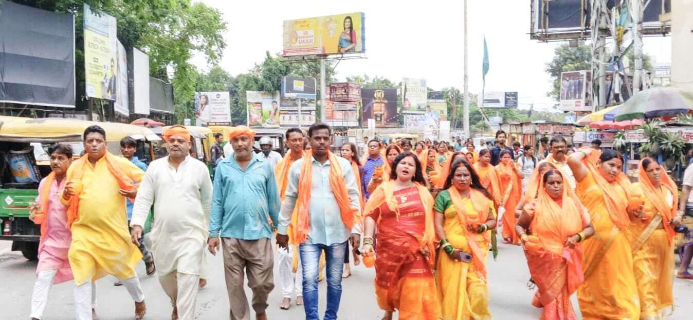 Jamshedpur News : हनुमान मंदिर साकची शहीद चौक कमेटी ने निकाली जलाभिषेक यात्रा