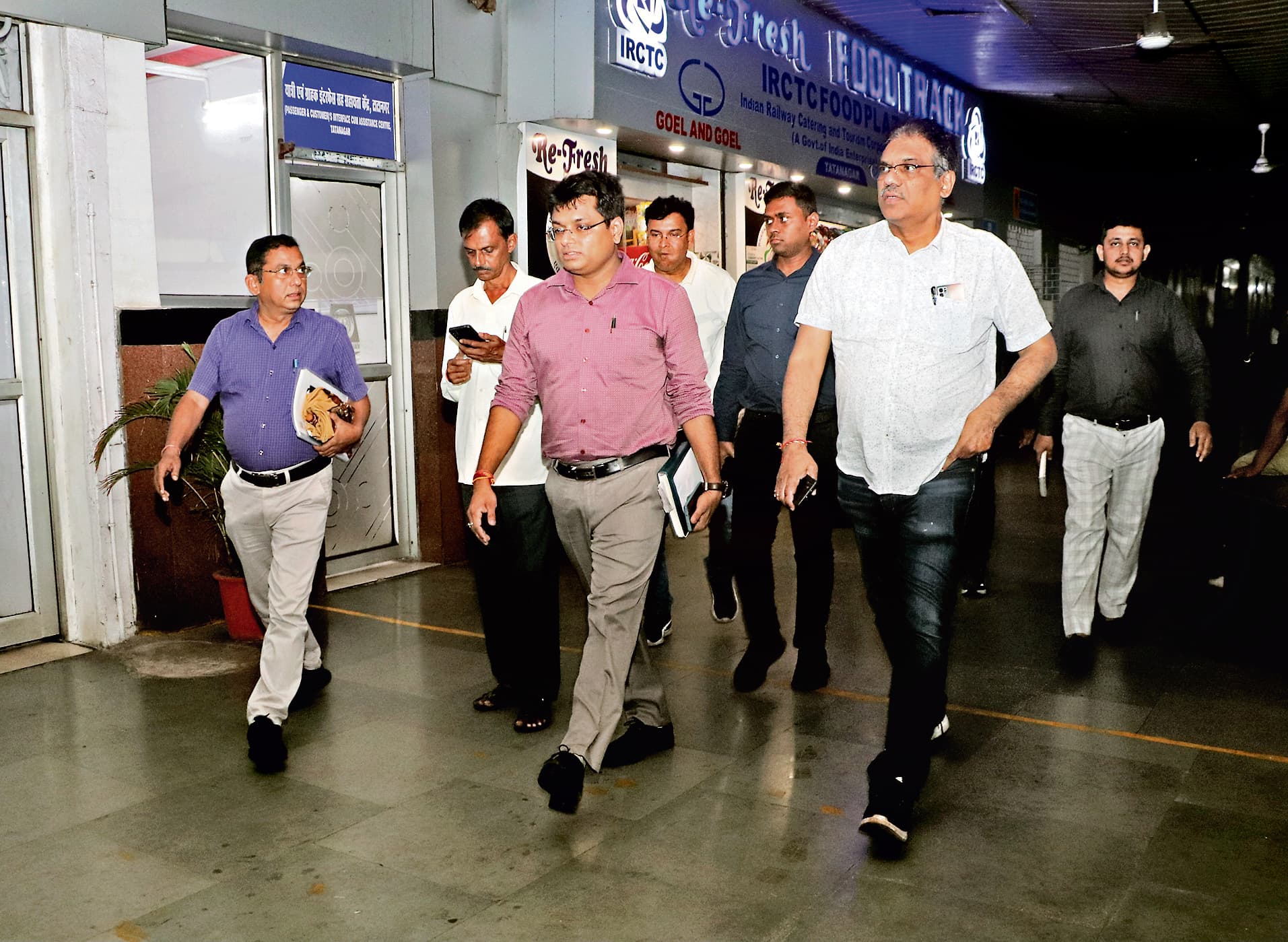 Jamshedpur News : दक्षिण पूर्व रेलवे के चीफ फ्रेट एंड ट्रांसपोर्टेशन मैनेजर ने टाटानगर का किया निरीक्षण, माल ढुलाई व्यवस्था को बेहतर बनाने का निर्देश