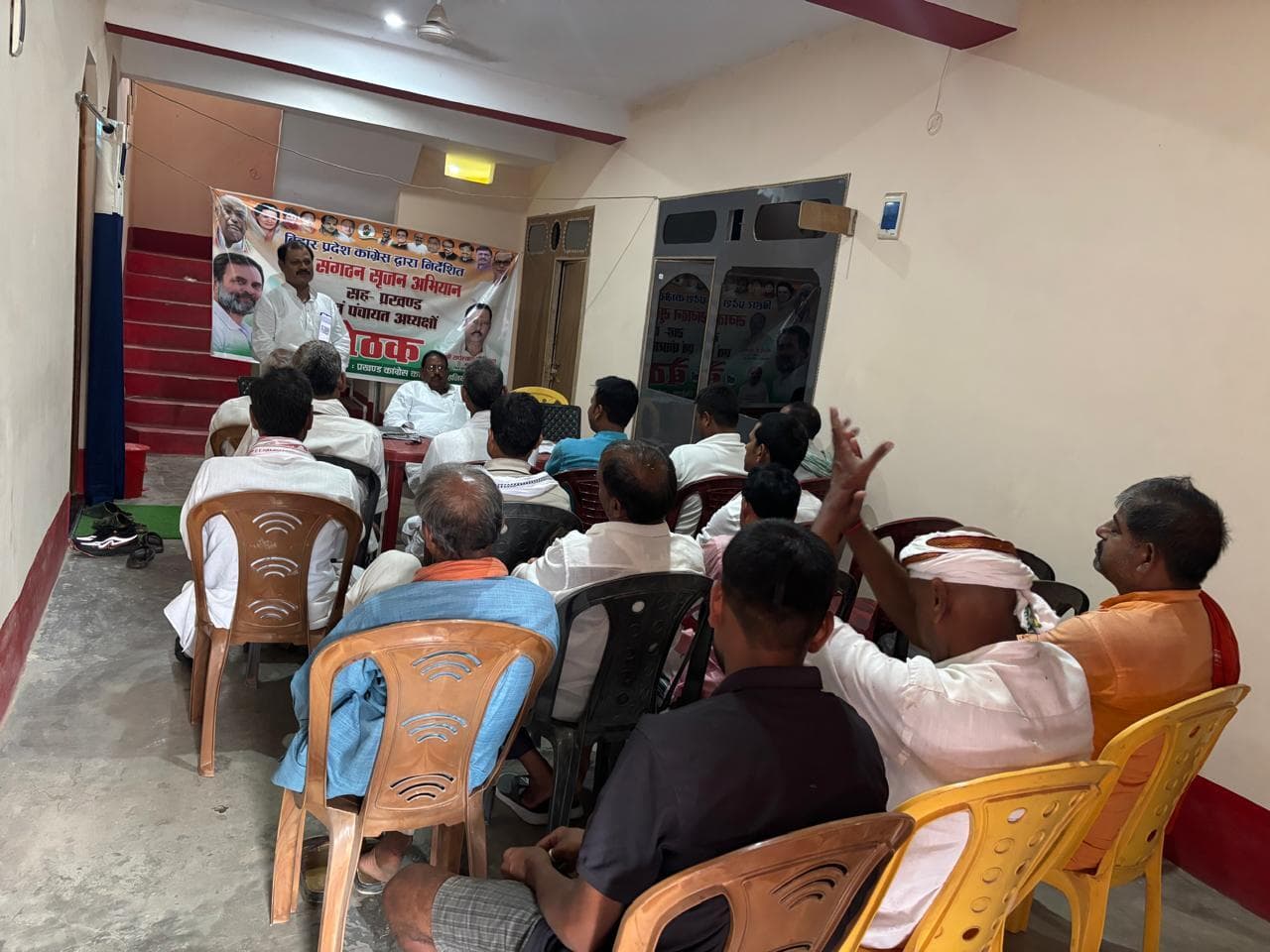 वोटरों का नाम लिस्ट से न काटे, इसलिए गावों का करें भ्रमण