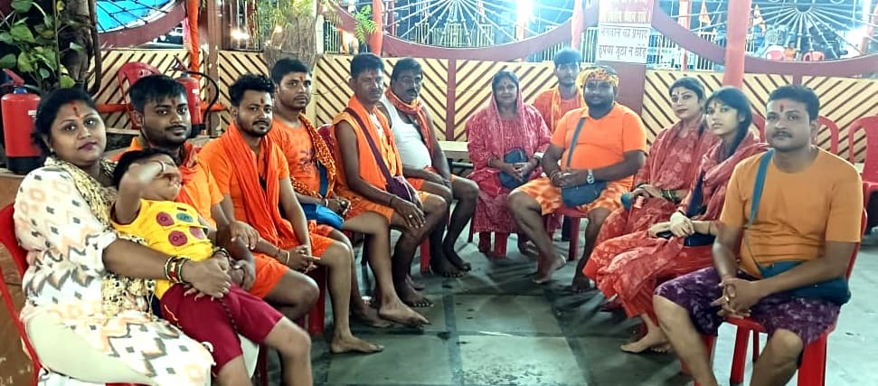 गुलाबबाग शिविर में बम-बम के जयकारों के साथ निकला कांवरियों का जत्था