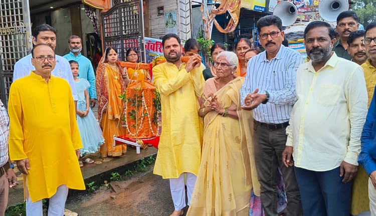 महादेव मंडा में रौनियार वैश्य समाज ने करायी शृंगार पूजा