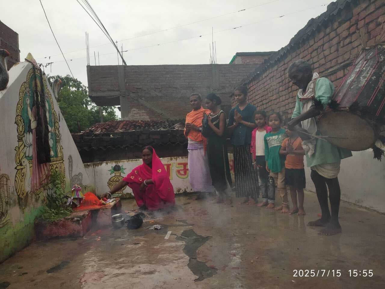 बंझुलिया गांव में धूमधाम से की गयी सलोनी पूजा