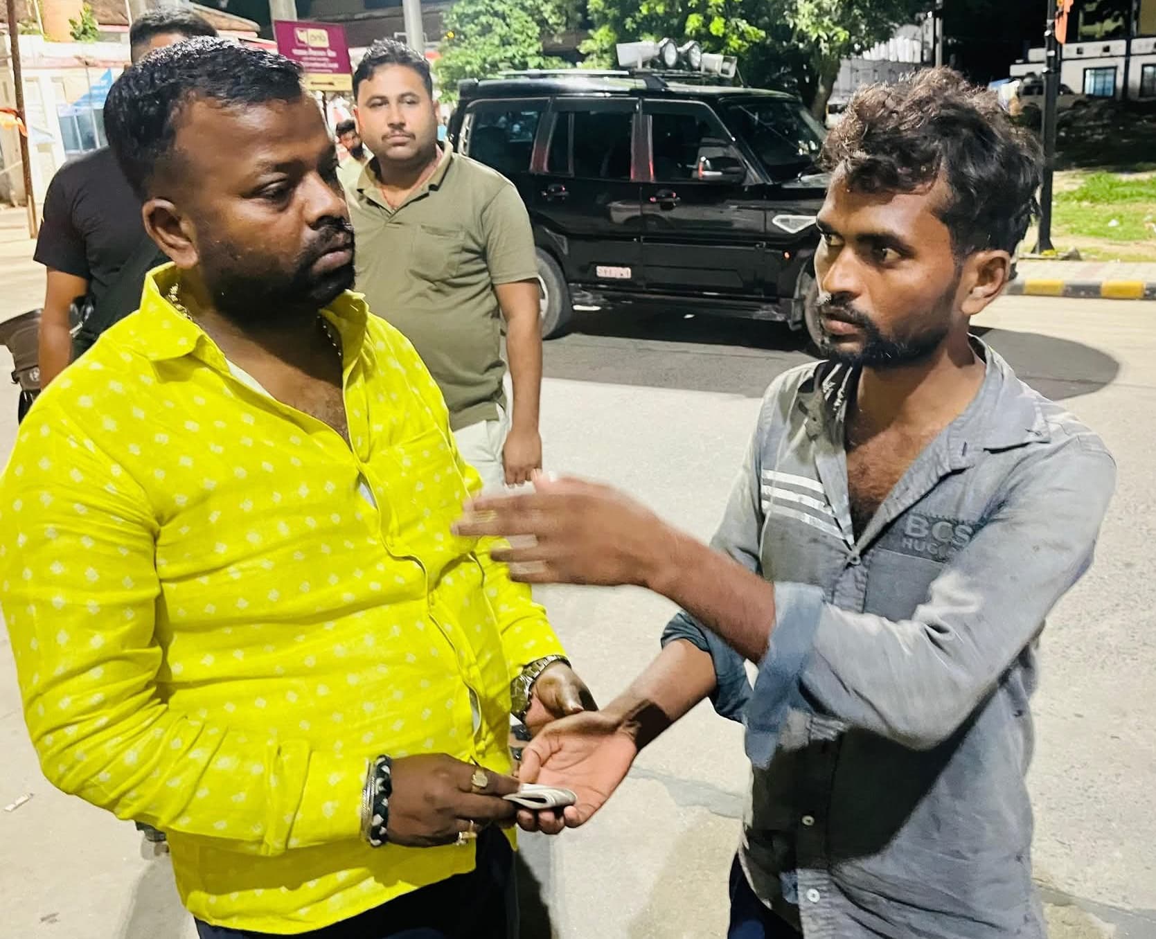 बेटी की मौत से गमजदा परिवार को दी आर्थिक मदद