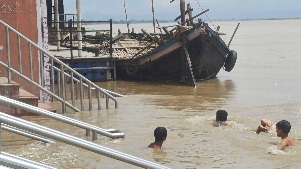 तेजी से बढ़ रही गंगा, 19 घंटा में 45 सेंटीमीटर बढ़ा  जलस्तर