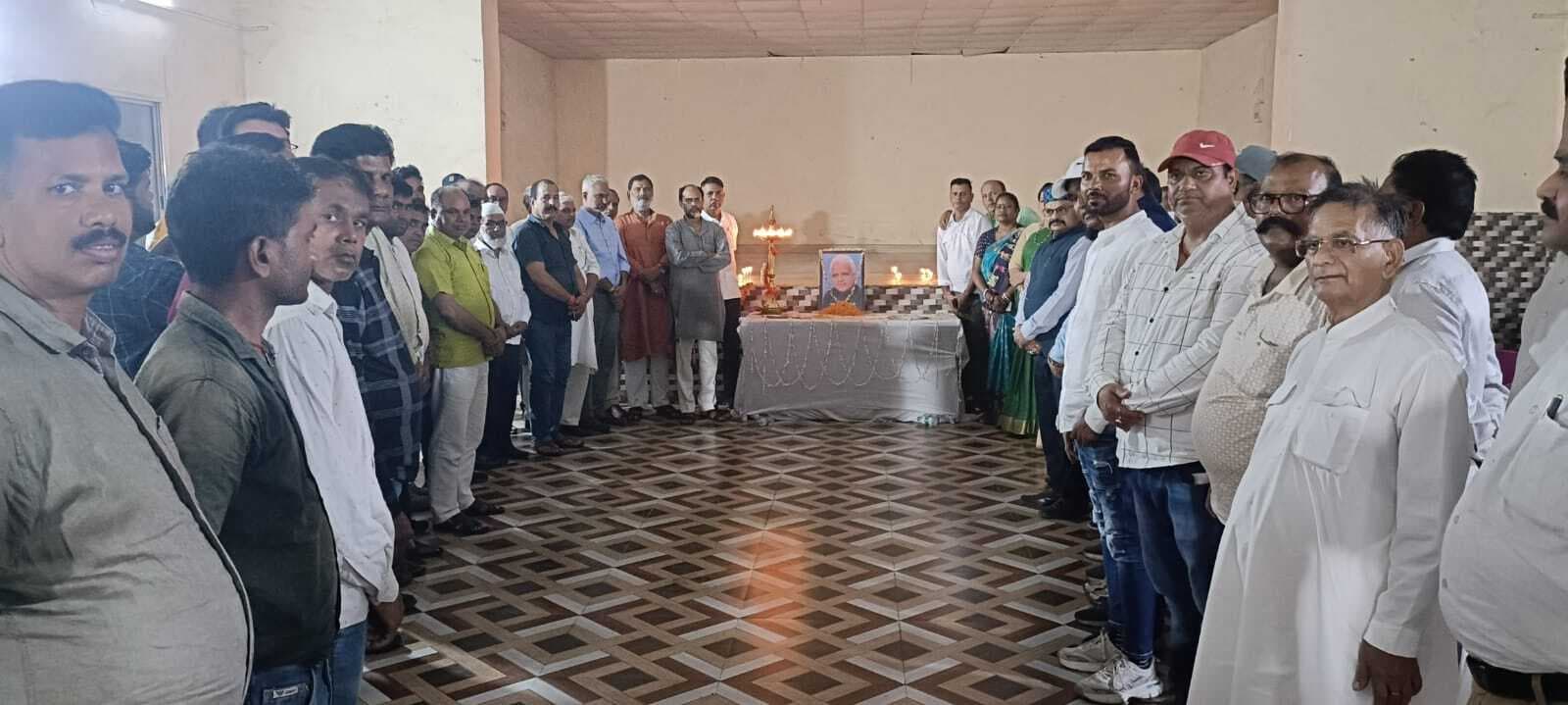 ट्रेड यूनियन के नेताओं-कार्यकर्ताओं ने दी चंद्रशेखर दुबे को श्रद्धांजलि