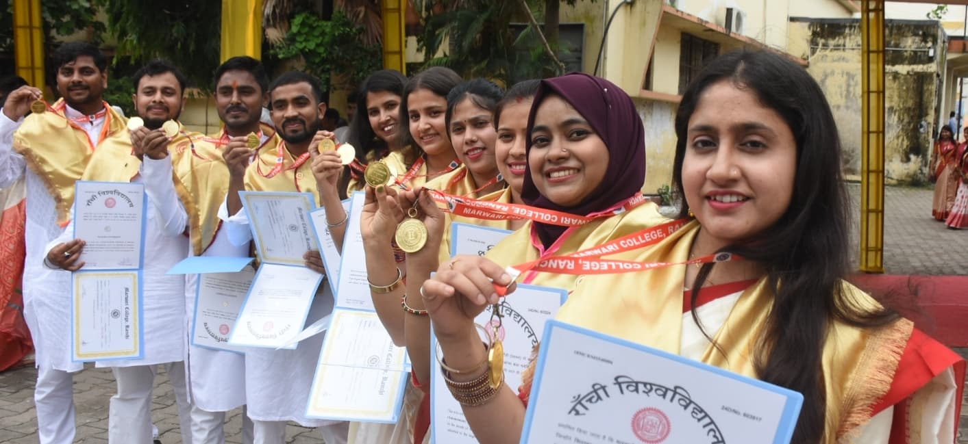 Ranchi News : 129 विद्यार्थियों को गोल्ड मेडल, बेटियों ने मारी बाजी