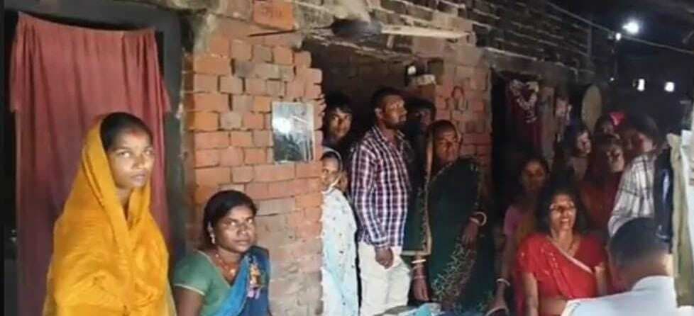 hajipur news. विवाहिता की संदिग्ध परिस्थिति में मौत, परिजनों ने पीट पीटकर हत्या का लगाया आरोप