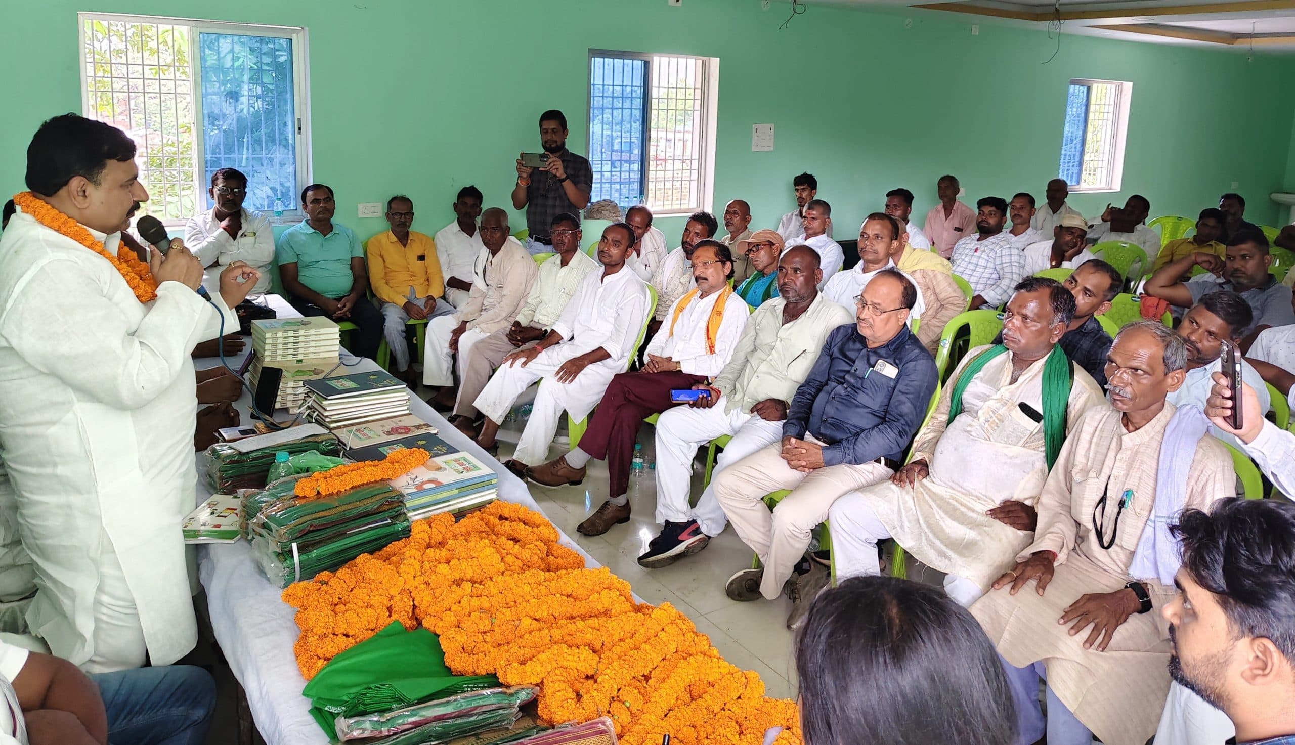 तेजस्वी को सीएम बनाने के लिए कार्यकर्ताओं से गोलबंद होने की अपील