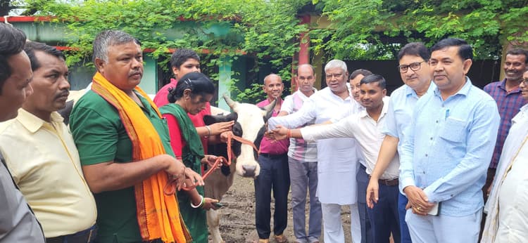 Dhanbad News : महिलाओं को सबल बनाने के लिए सरकार दृढ़ संकल्पित : मथुरा