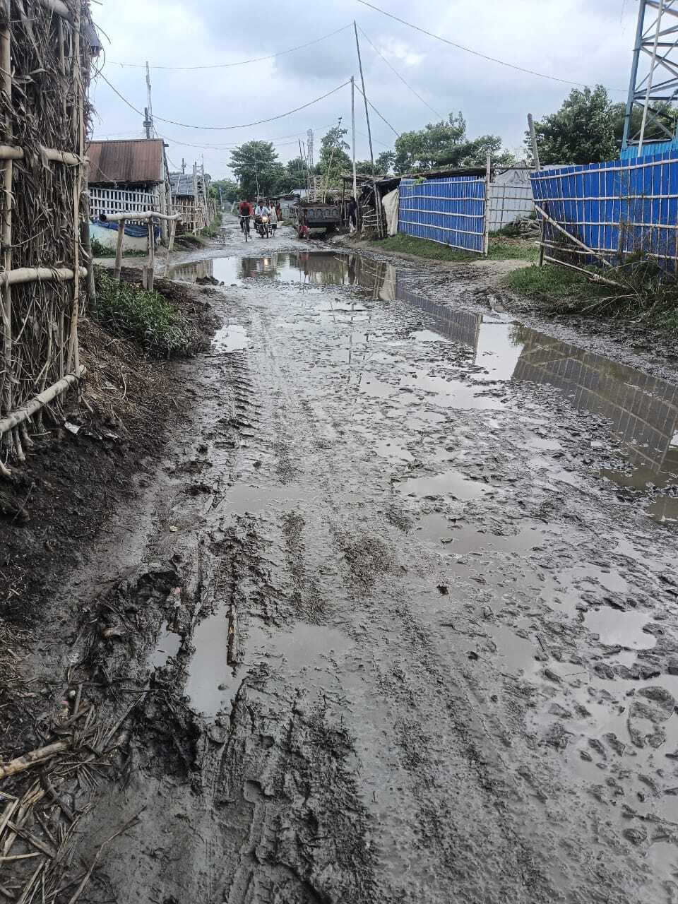 जर्जर सड़क के कारण रोज लोग हो रहे चोटिल