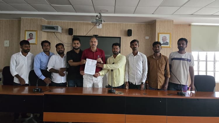 कुलपति को कॉलेजों में शैक्षणिक समस्याओं से कराया अवगत