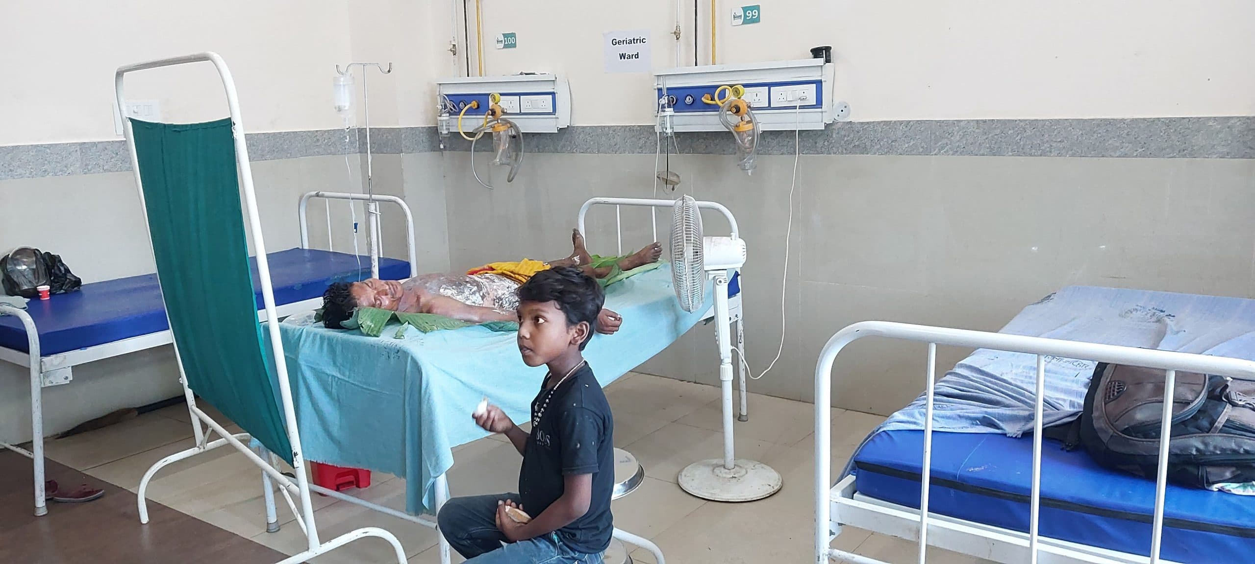 सदर अस्पताल के बर्न वार्ड में एयर कंडीशनर बेकार