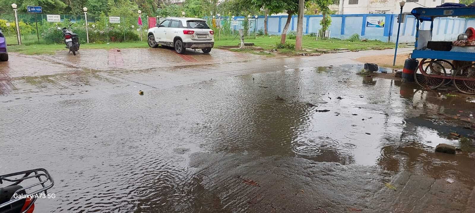 लगातार वर्षा से मिली उमस से राहत, जलभराव से परेशाानी