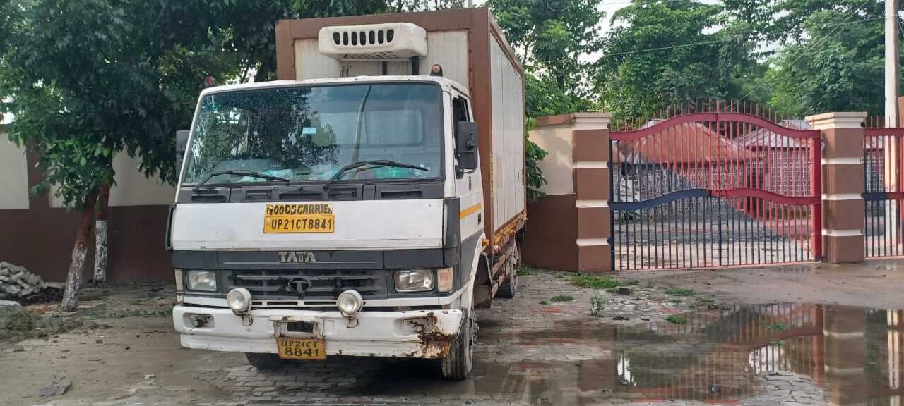 एनएच 27 पर मांस लदा कंटेनर बरामद