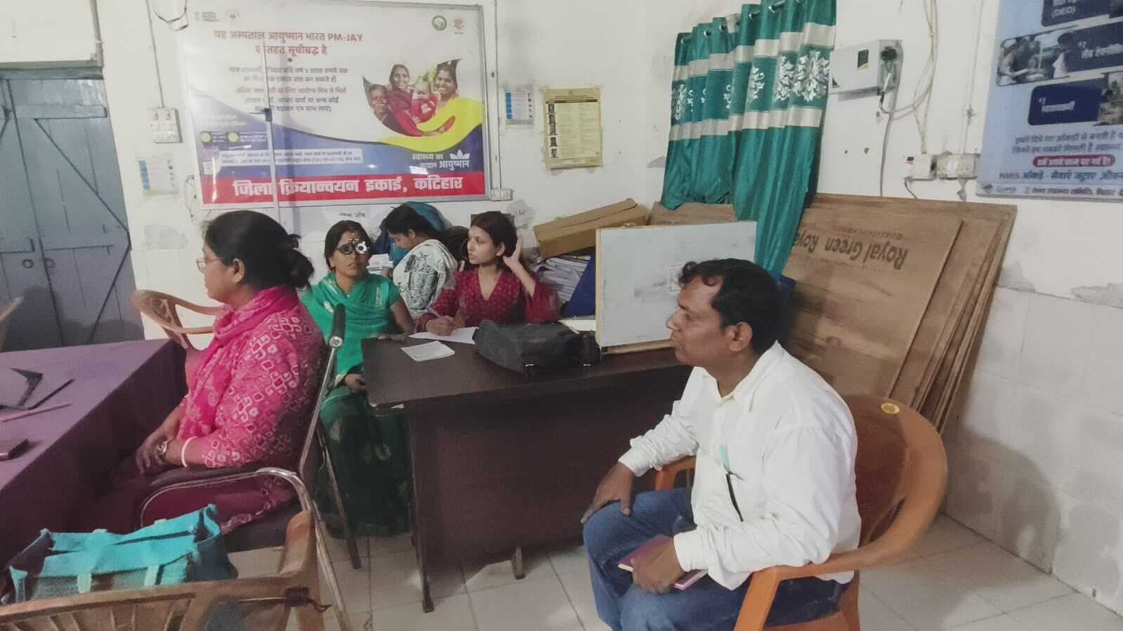 शिविर में 17 लोगों का नेत्र का जांच