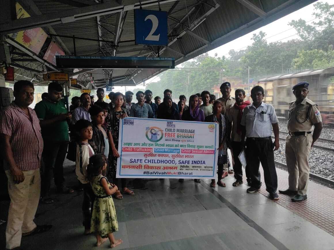 बाल व्यापार के खिलाफ रेलवे स्टेशन पर चला सतर्कता अभियान