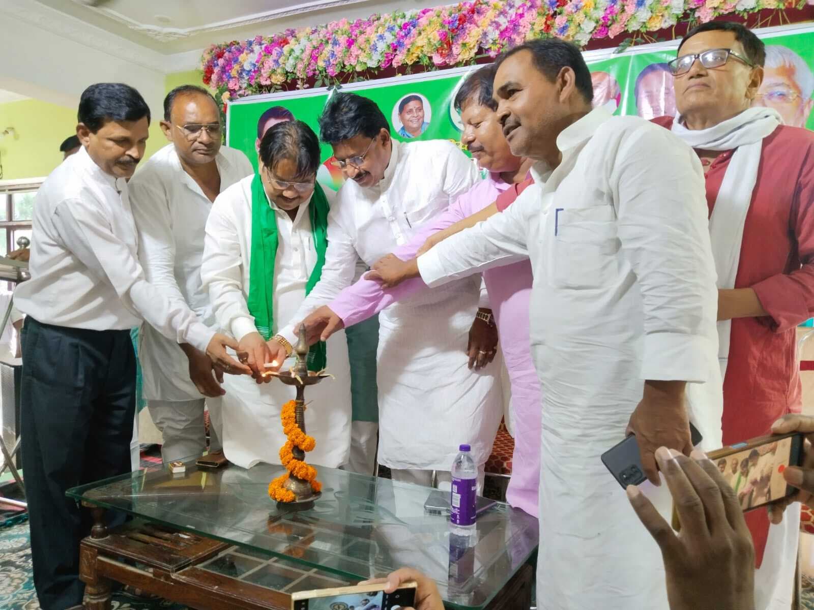 विधानसभा चुनाव को लेकर राजद की बैठक, महागठबंधन की एकता पर जोर