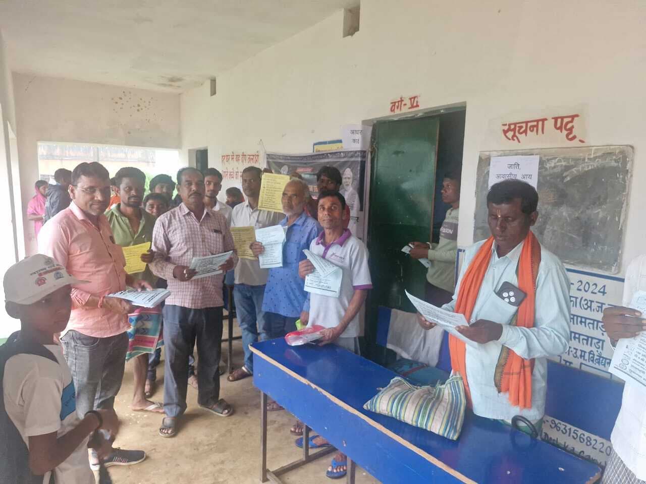 शिविर में लोगों ने सर्वजन पेंशन के लिए दिये आवेदन