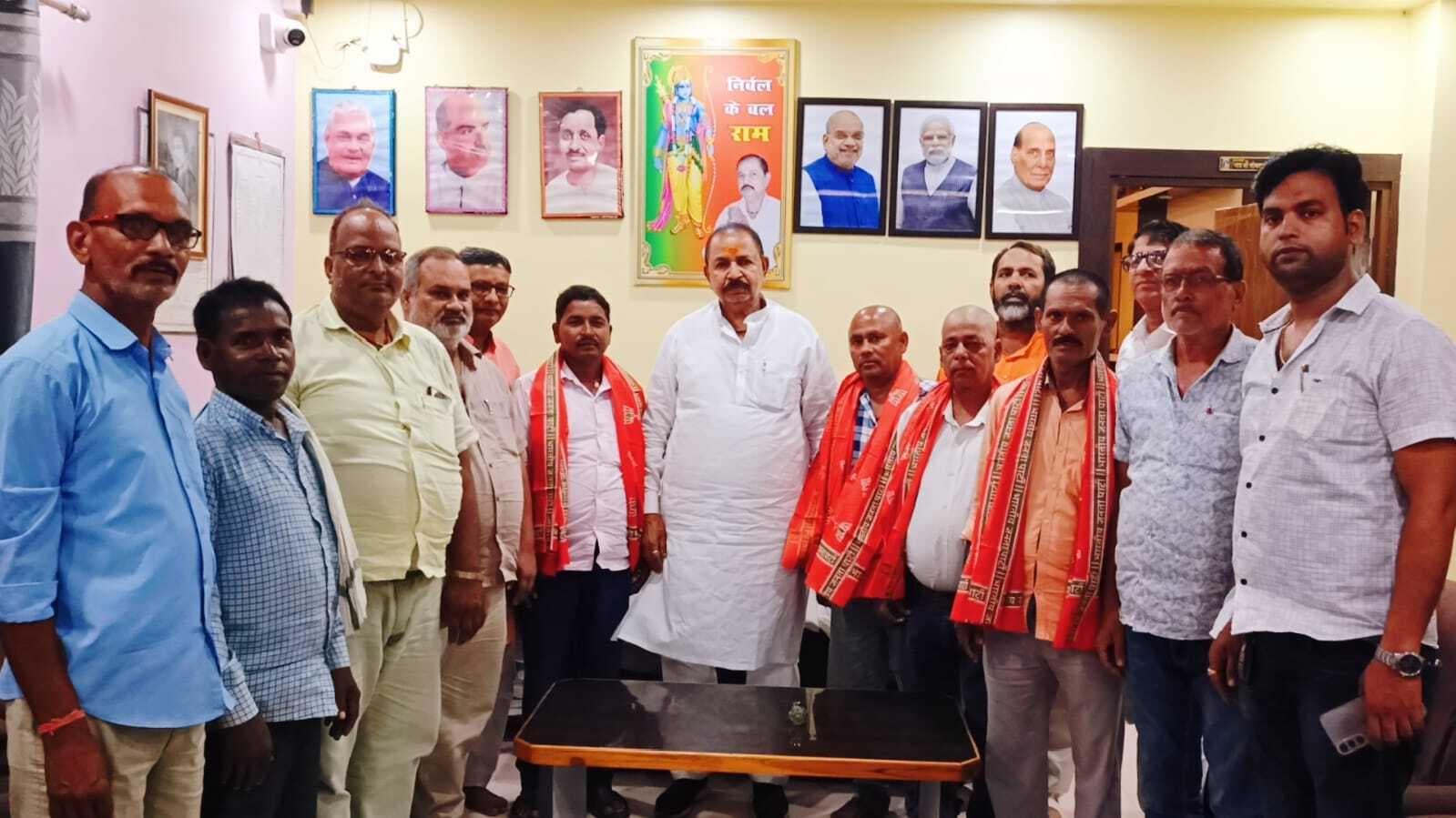 भाजपा विधायक ने कार्यकर्ताओं का बढ़ाया हौसला