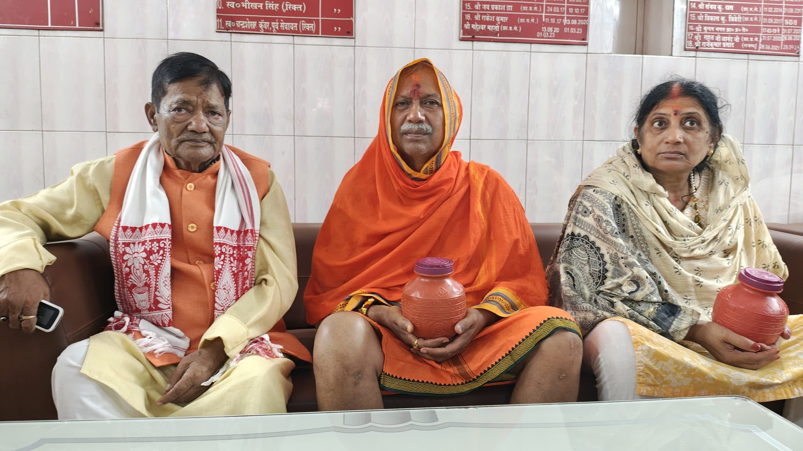 महाराजगंज के सांसद जनार्दन सिंह सिग्रीवाल ने की पूजा-अर्चना