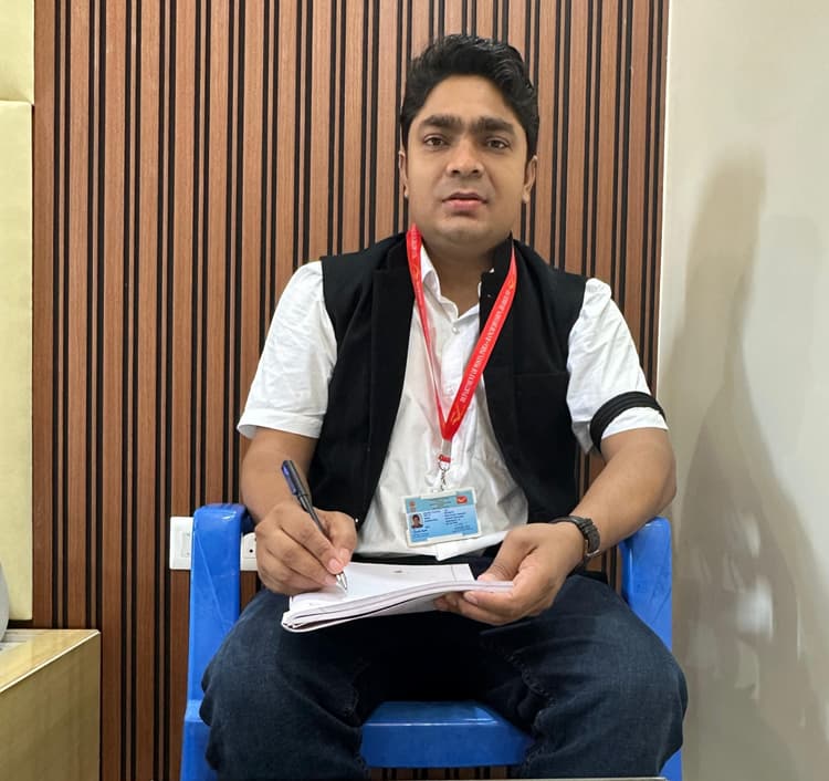 डाककर्मियों ने काली पट्टी बांधकर जताया विरोध