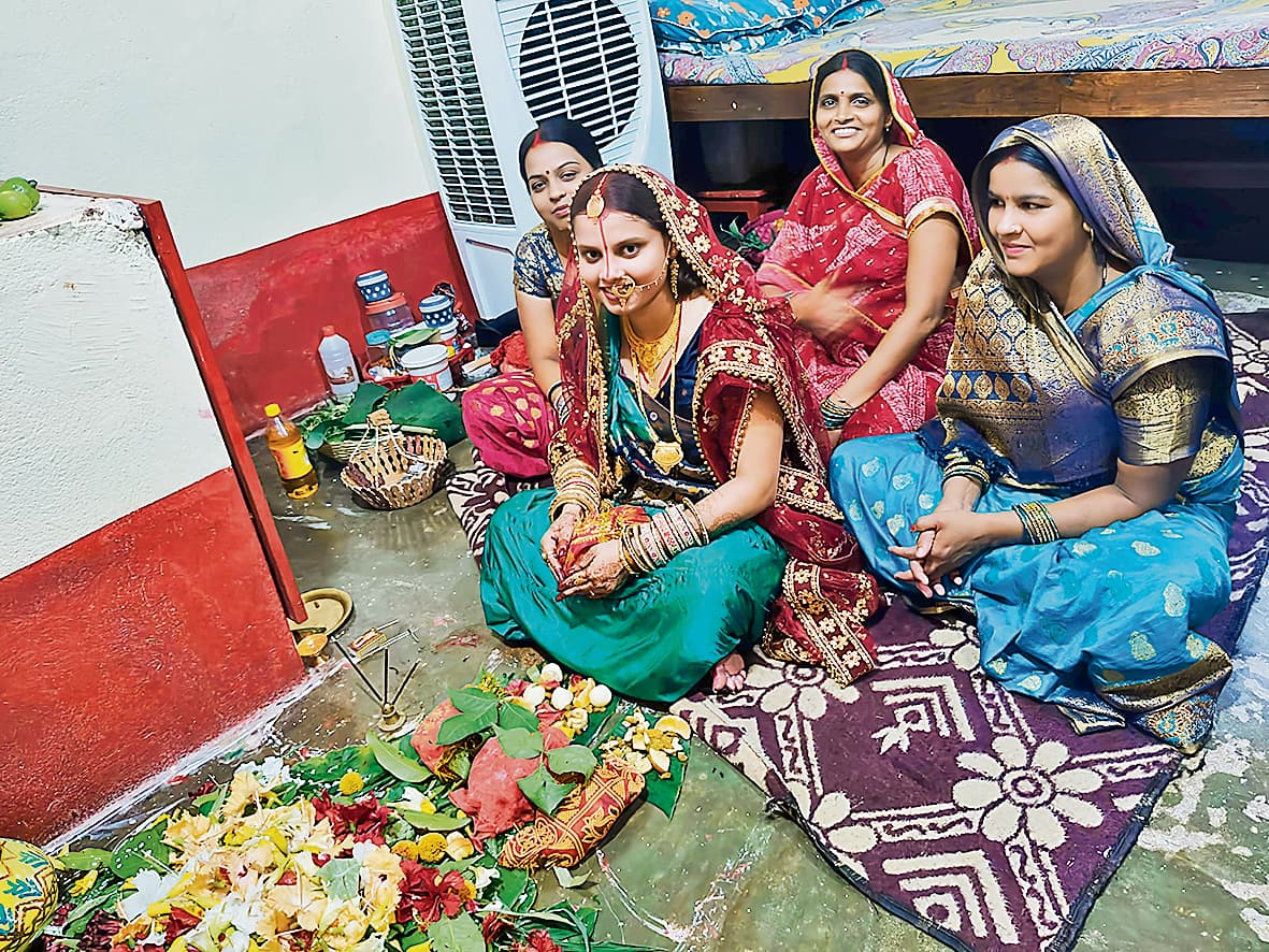 Begusarai News : पति के दीर्घायु का व्रत मधुश्रावणी आरंभ