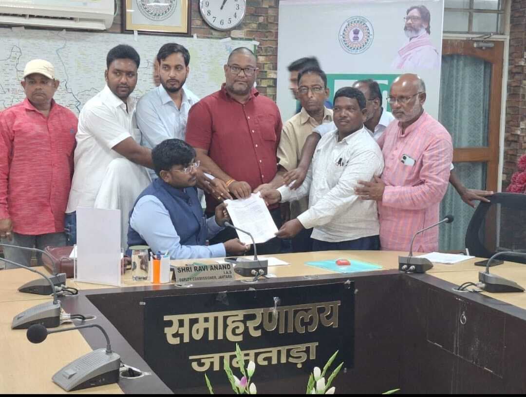 जेसीसी सदस्यों ने जामताड़ा डीसी से मिलकर रेलवे साइडिंग पर ट्रांसपोर्टिंग शुरू करने का किया अनुरोध