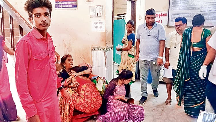 Gopalganj News : सड़क किनारे गाय बांधने पर दो पक्षों में हिंसक झड़प, पिता की मौत, पुत्र की हालत गंभीर
