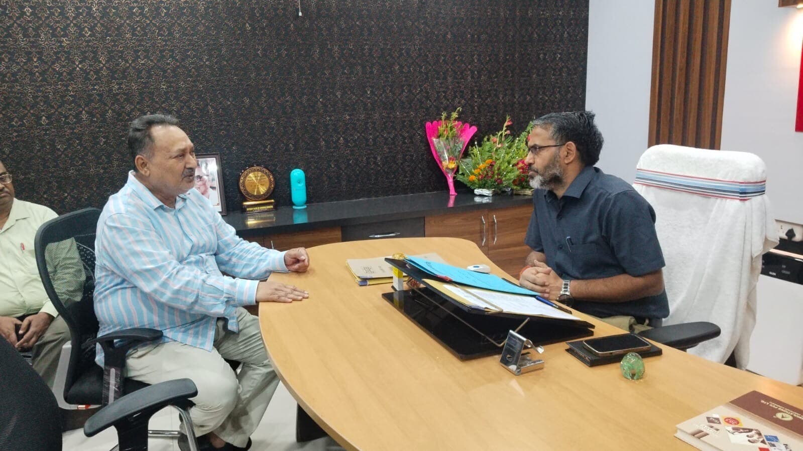 GIRIDIH NEWS: डीसी ने किया सदर अस्पताल का निरीक्षण, चिकित्सकों संग की बैठक