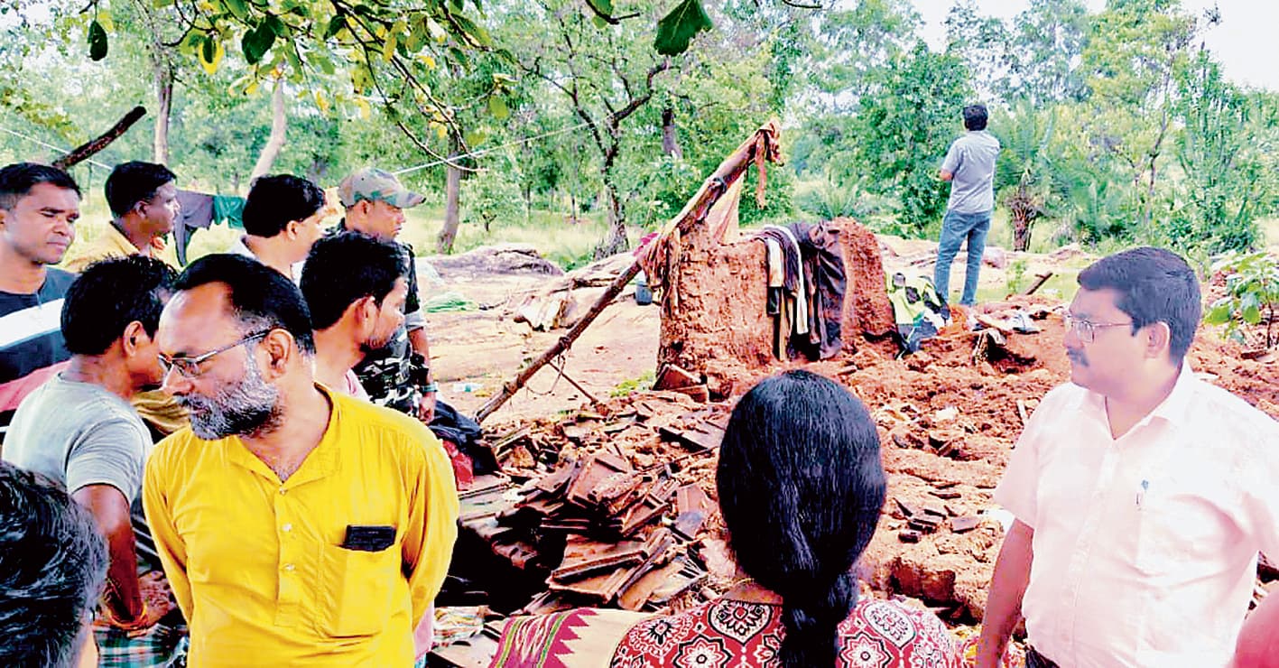 पुरुलिया : मिट्टी का घर गिरने से तीन लोगों की मौत, तीन अन्य जख्मी