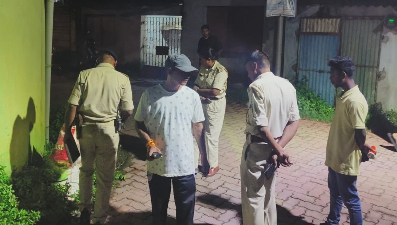 Jamshedpur News : मानगो : दो पक्षों में मारपीट के बाद हवाई फायरिंग, आरोपी गिरफ्तार