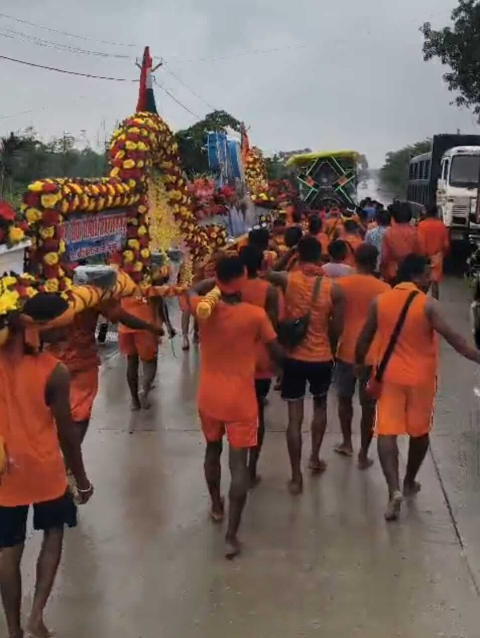 Bhagalpur news 41 फीट का कांवर के साथ कांवरियों का जत्था रवाना