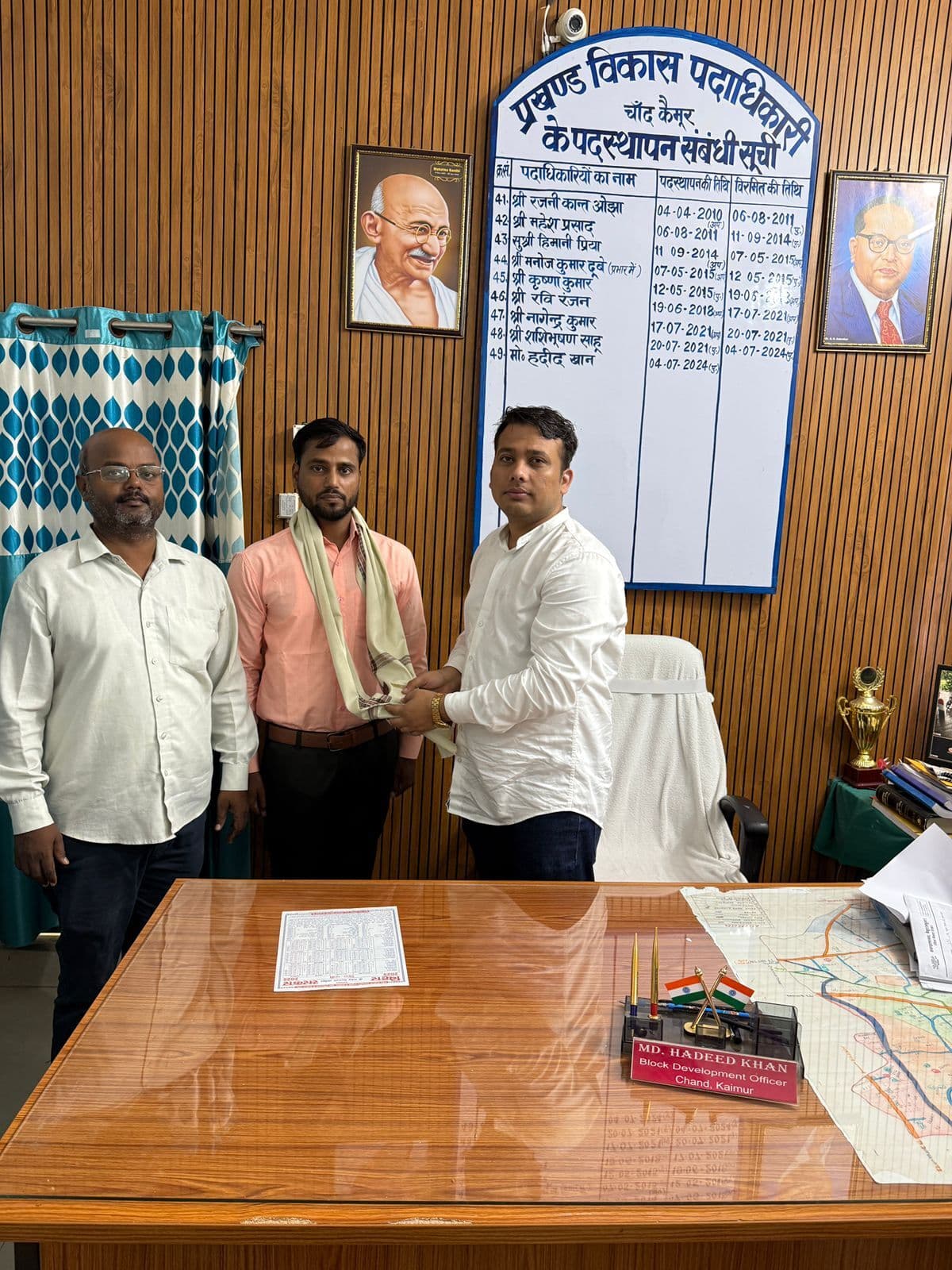 बेहतर कार्य करने पर दो बीएलओ सम्मानित