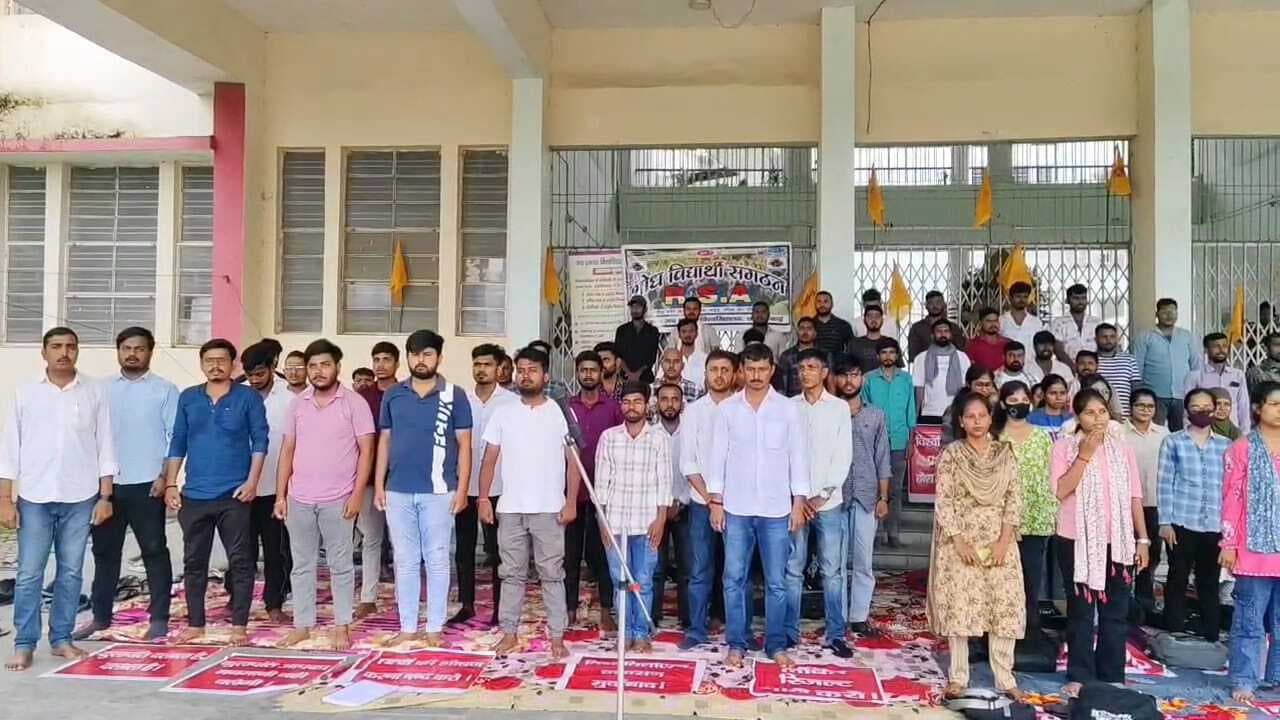 saran news : जेपीयू में आरएसए का धरना, छात्रों ने विवि प्रशासन पर लगाये अनियमितता के आरोप
